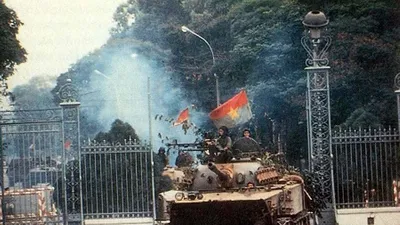 Khoảnh khắc lịch sử xe tăng tiến vào dinh Độc Lập