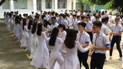 Thú vị clip học sinh nhảy Chachacha khi tập thể dục 