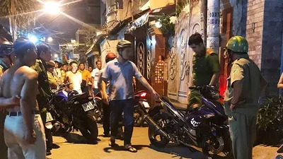 Clip: Hơn 50 cảnh sát vây bắt nghi can đâm hiệp sĩ trong đêm