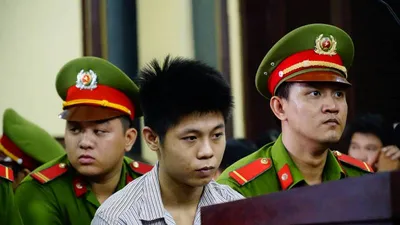 Người nhà gào khóc khi thấy kẻ giết 5 người ở Bình Tân