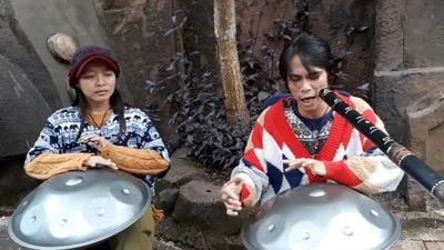 Vừa hát vừa chơi 3 loại nhạc cụ độc đáo ở Đà Lạt