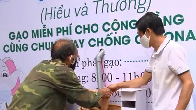 ATM gạo nghĩa tình đầu tiên ở Tây Nguyên đi vào hoạt động