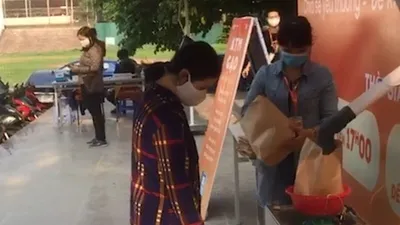 Người nghèo được mua hàng miễn phí ở Siêu thị Hạnh Phúc