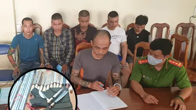 Video: Nhóm cho vay lãi nặng có cả súng, áo giáp