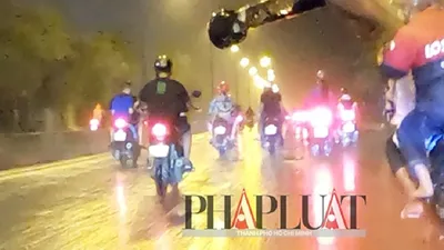 Bất chấp rủi ro, nhiều 'quái xế' tụ họp quậy trên đường phố