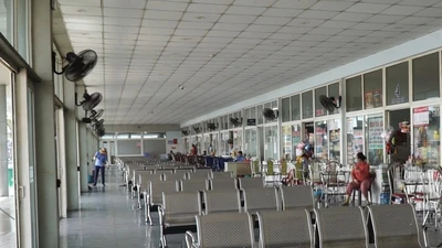 Đà Nẵng: Bến xe, nhà ga vắng khách ngày đầu hoạt động trở lại