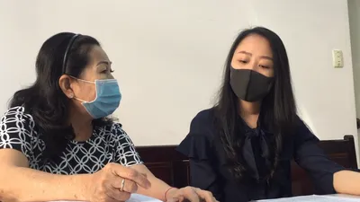 Video: Nữ tiếp viên hàng không đến tòa nộp đơn kháng cáo