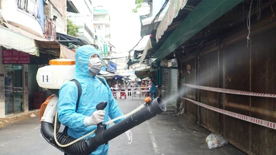 Video: TP.HCM giãn cách xã hội từ giữa đêm nay