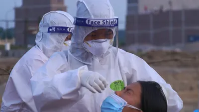 Video: Xuyên đêm lấy mẫu xét nghiệm COVID-19 ở Bắc Ninh