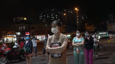 Video: 32 trường hợp F1 ở Bình Tân đi cách ly tập trung trong đêm