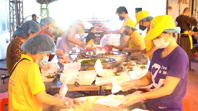 Video: Bữa cơm yêu thương - Chia sẻ để gần nhau hơn