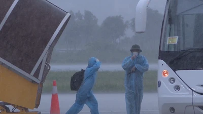 Video: Chuyến bay đầu tiên đưa công dân Gia Lai về từ TP.HCM