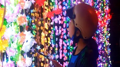 Chợ đồ Giáng sinh lớn nhất TP.HCM nhộn nhịp suốt đêm 