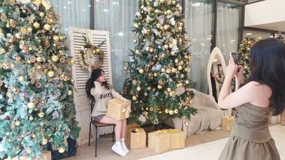 Nhiều nhà hàng ở TP.HCM trang trí rực rỡ đón khách dịp Noel 