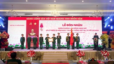 Viettel TP.HCM đón nhận Huân chương Lao động Hạng Nhì