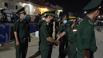 Bộ đội Biên phòng Bình Thuận ra đảo Phú Quý hỗ trợ chống dịch