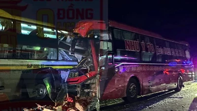  2 xe khách tông trên cao tốc Vĩnh Hảo-Phan Thiết, nhiều người thương vong