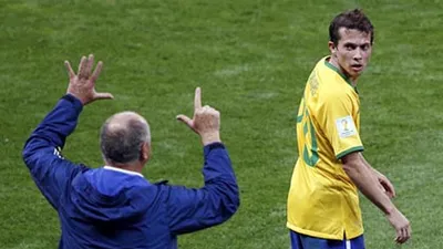  Scolari xin CĐV tha thứ, nhưng chưa từ chức