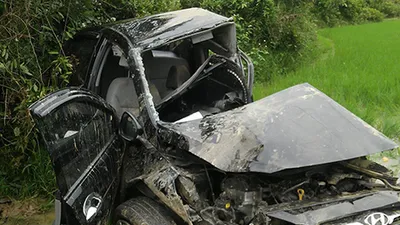 Ô tô đâm vào tàu hỏa, hiệu trưởng và phó phòng giáo dục thiệt mạng