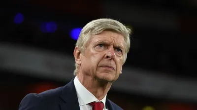 Wenger mượn Sumo bênh... Mourinho