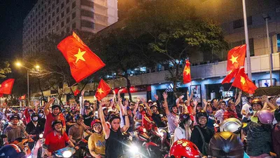 Người Sài Gòn đổ ra đường mừng chiến công của U-23 VN