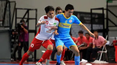 Cầu thủ Nguyễn Nhớ và pha 'bỏ bóng' đi vào lòng người