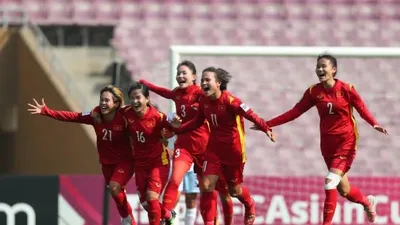 Chủ tịch nước tặng Huân chương Lao động Hạng nhất cho tuyển nữ VN và thầy Chung