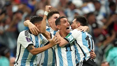 Messi và đồng đội gây náo loạn phòng thay đồ Argentina