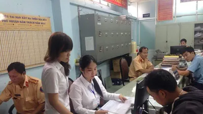Phú Nhuận: Trả GPLX, căn cước tận nhà dân