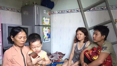 Đưa trẻ bị bạo hành ở cơ sở Mầm Xanh đi khám sức khỏe