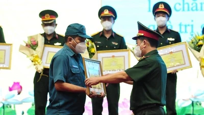 Bộ Tư lệnh TP.HCM tôn vinh những tập thể, cá nhân tiêu biểu chống dịch 
