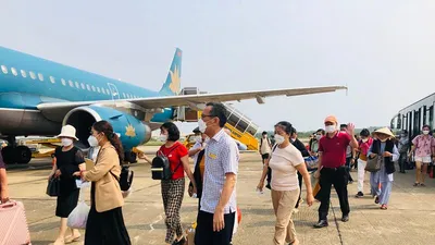 Nhiều đường bay 'cháy vé' dịp lễ 30-4