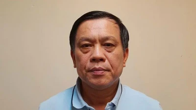 25 phong bì để trong phòng làm việc của cựu Thứ trưởng Hoan chứa mấy trăm ngàn đô la?