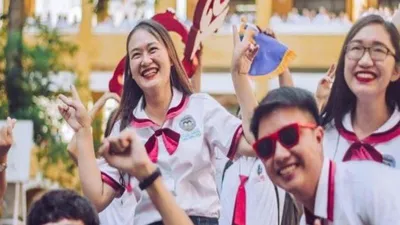 Màn flashmob 'cực ngầu, cực đỉnh' của thầy cô giữa sân trường