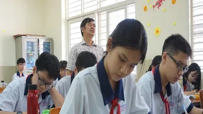 Học sinh trường THCS Lữ Gia, quận 11 trong một tiết học. Ảnh: NGUYỄN QUYÊN