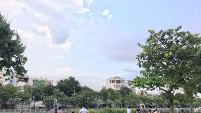 TP.HCM: Nhiều tuyến đường, công viên tụ tập đông người 