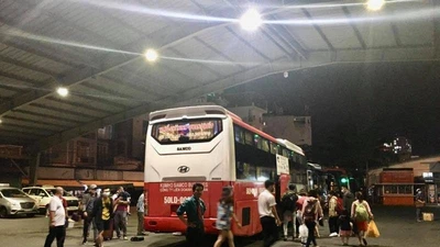 Dịp lễ 30-4 và 1-5 này giá cước sẽ tăng từ 20-40%. Ảnh: THY NHUNG