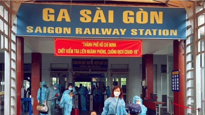 Chùm ảnh: Người dân Quảng Trị lên tàu hỏa về quê từ TP.HCM