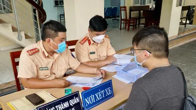 Người đủ 15 tuổi trở lên được đăng ký xe chính chủ 