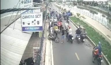 Cả xóm vây bắt kẻ trộm thang nhôm ở quận 8 