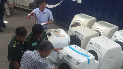 Phát hiện nhiều lô hàng cấm nhập về Việt Nam