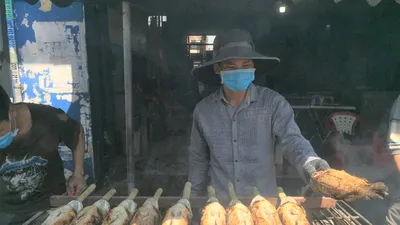 Người dân tranh thủ mua lễ vật cúng ngày Thần tài