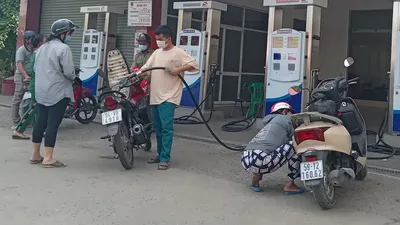 Nhiều cây xăng ở TP.HCM ngừng bán, có nơi chỉ bán... 30.000 đồng