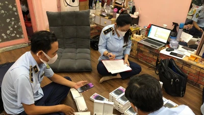 Phát hiện lô hàng Iphone 14 trị giá 1,6 tỉ đồng không hoá đơn chứng từ