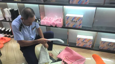 Quản lý thị trường TP.HCM kiểm tra cửa hàng thời trang của Trang "nemo"