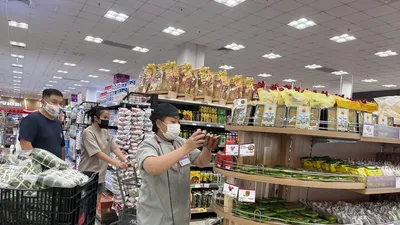 Siêu thị giảm giá sâu cận Tết, kéo dài thời gian mở cửa