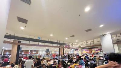 Lễ 2-9: Người dân kéo đến các siêu thị vui chơi, ăn uống 
