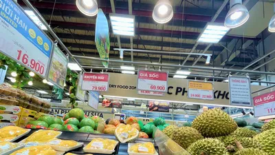 Sầu riêng bán lẻ ở siêu thị. ẢNH: TÚ UYÊN