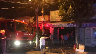 Cháy kho hàng vắng chủ tại quận 9