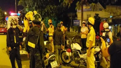 Bắt nhóm quái xế 'đi bão' trên đường Phạm Văn Đồng 